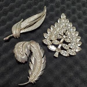 Leaf Brooches - Costume Jewelry
